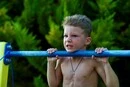 Юний рекордсмен. Семирічний українець зробив 250 підйомів переворотом на перекладині