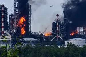 Удар по Омському НПЗ, який є найбільшим в Росї