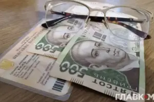 Із 2018 року в Україні діє поетапне підвищення вимог до страхового стажу для виходу на пенсію у 60 років