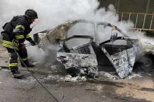 Через ворожий удар легковик загорівся
