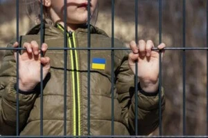 Окупанти залишили дітей під обстрілами в Кремінній