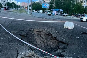 Ракета впала на проїжджу частину