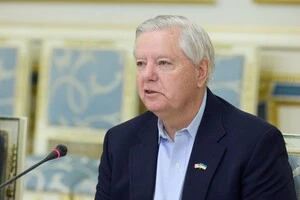 Активістка звернула увагу на те, що незадовго до смерті Ліндсі Ґрем відвідав Україну