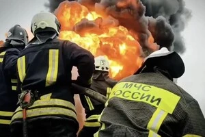 У РФ після нічної атаки БПЛА масштабно палає нафтобаза на Ставропіллі