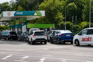 У Москві на 40% відкритих заправок за бензином стоять менше п'яти машин