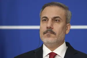 Зеленський нагородив главу МЗС Туреччини