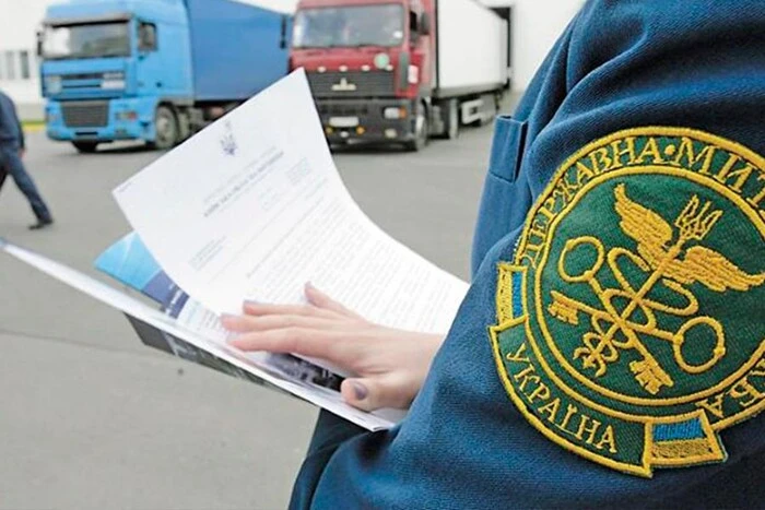 Митниця запускає нові правила пропуску на кордоні для частини транспорту