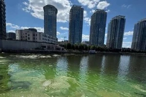 ЖК RiverStone («РіверСтоун») – житловий комплекс бізнес-класу, розташований у Дарницькому районі Києва