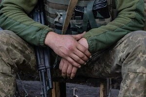 Завербували військового через його власну матір