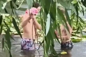 За словами місцевих жителів, молодики вирвали майже усі квіти