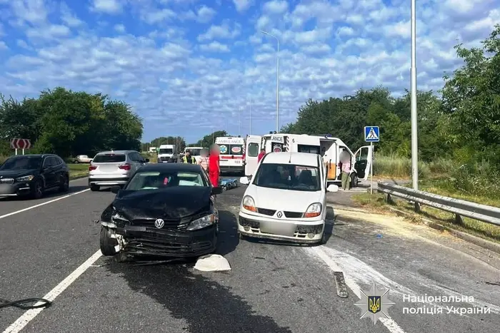 Біля Вінниці зіткнулися автівки: постраждали шестеро людей