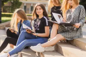 Усі програми співбесід, вимоги до творчих конкурсів і чіткі критерії оцінювання підготовленості вступників уже оприлюднені на офіційних вебсайтах відповідних навчальних закладів