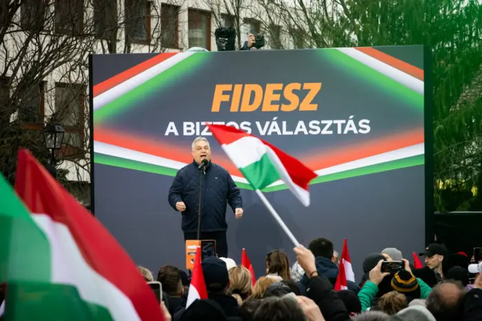 Слідчі прийшли з обшуками до офісів партії Орбана: прем'єр Угорщини відреагував