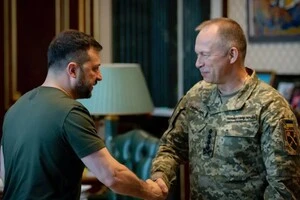 Головнокомандувач ЗСУ звільнений після вуличних протестів. Чи не створює це небезпечний прецедент? 