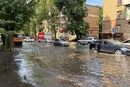 Вулиці пішли під воду, пливуть авто. Одесу затопило під час сильної зливи