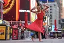 Втратила ногу через удар РФ. 10-річна одеситка станцювала на головній площі Нью-Йорка (відео)