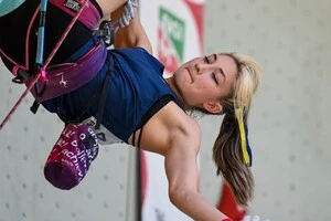 Казбекова піднімається на п'єдестал молодіжного чемпіонату світу вже другий рік поспіль