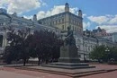 «Війна закінчилася?»: зняття захисту з пам'ятників у столиці збурило мережу