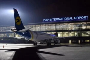 Українці, які зараз змушені добиратися за кордон автобусами чи потягами, готові користуватися авіаперевезеннями одразу після їхнього відновлення