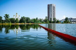Міські служби й рятувальники змогли локалізувати забруднення, однак роботи ще не тривають