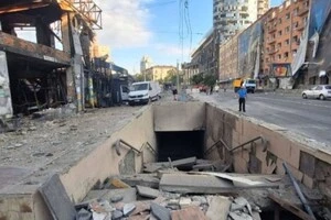 Зруйнований під час обстрілу підземний перехід біля метро «Лук’янівська»