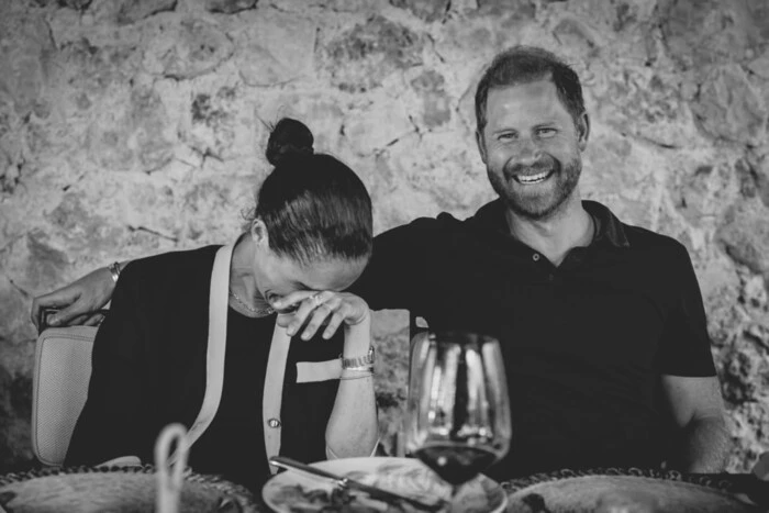 Принц Гаррі з родиною відвідав маєток дитинства принцеси Діани (фото)