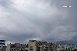 Перед грозою: небо над Києвом затягло важкими хмарами
