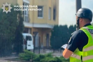  Працівники поліції фіксують наслідки атаки 