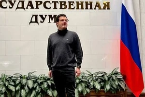 За даними СБУ, після втечі до Росії Михайло Шпір працював в окупаційній адміністрації Херсона та підтримував агресію РФ