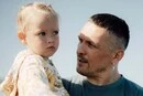 Усик зворушив мережу кадрами з дворічною донькою та дружиною