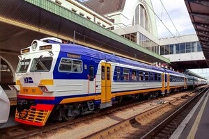 Потяги зупинятимуть задля безпеки пасажирів