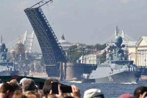 Репетиція параду перед святкуванням Дня Військово-морського флоту Росії в Санкт-Петербурзі 25 липня 2024 року