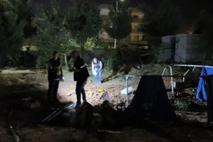 Невідомі відкрили вогонь по трьох чоловіках безпосередньо на території цвинтаря