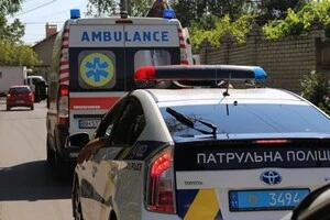 Під час бійки молодик завдав ножового поранення своєму опоненту, а також спричинив тілесні ушкодження двом його знайомим, які втрутилися у сутичку
