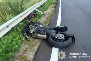 37-річний водій мотоцикла Ducati не впорався з керуванням і виїхав на смугу зустрічного руху