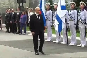 Путін провів приватний парад до  Дня військово-морського флоту Росії