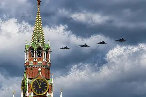 Винищувачі Су-57 пролітають біля Кремля