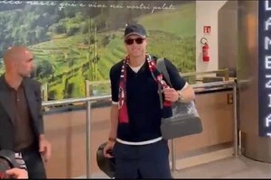 Артем Довбик вже у клубному шарфі «Болоньї»
