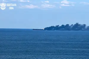 Внаслідок атаки на судні зафіксовано задимлення
