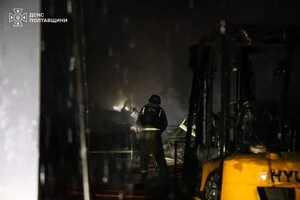 У Полтавському районі через удар виникли пожежі в складських приміщеннях