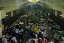 «Наметові містечка» на перонах: під час нічної тривоги киянам бракувало місця у метро