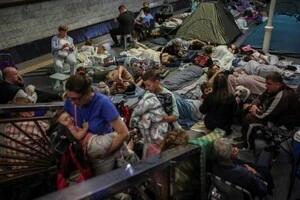 За даними метрополітену, понад 56 тисяч людей перебували в укриттях на станціях метро під час нічної атаки