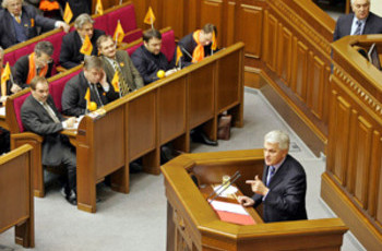 Украинская оппозиция вновь раскачивает парламент