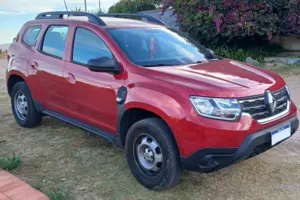 Лідером продажів став Renault Duster