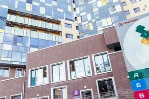 Завдяки благодійній допомозі лікарі «Охматдиту» провели надскладну операцію та стабілізували хребет тяжкопораненої дівчини