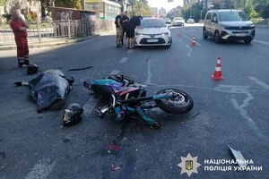 53-річна водійка автомобіля KIA Soul не надала перевагу в русі мотоциклу Geon Dakar, який їхав зустрічною смугою