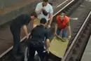 У київському метро людина впала на колію (відео)