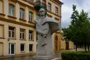 Литва взялася за шкільні підручники: Ломоносова хочуть замінити на Шевченка