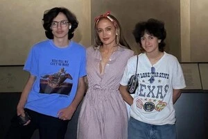 Дженніфер Лопес показала, як виросли її діти