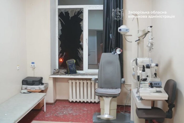 Ворог ударив по території дитячої лікарні у Запоріжжі